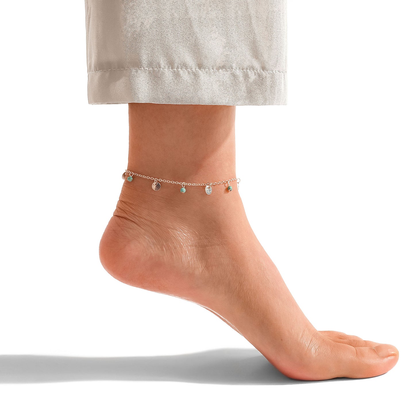 Kaunis Nilkkakoru ainutlaatuisella tyylillä