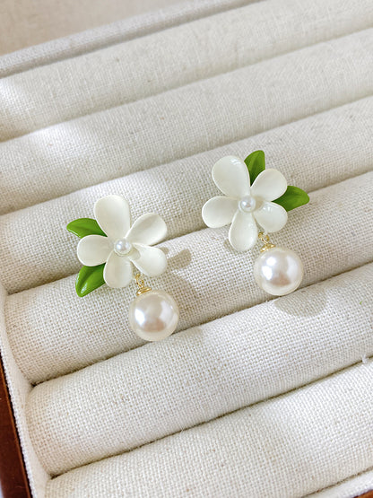 Hurmaava Helmi Korvarengas jokaiseen tilaisuuteen