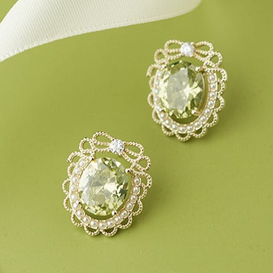 Klassinen Korvarengas ajattomalla viehätyksellä