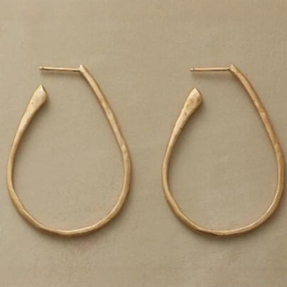 Klassinen Sormus ajattomalla viehätyksellä