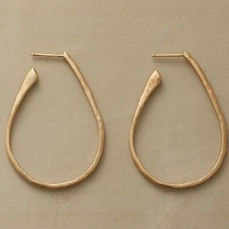 Klassinen Sormus ajattomalla viehätyksellä