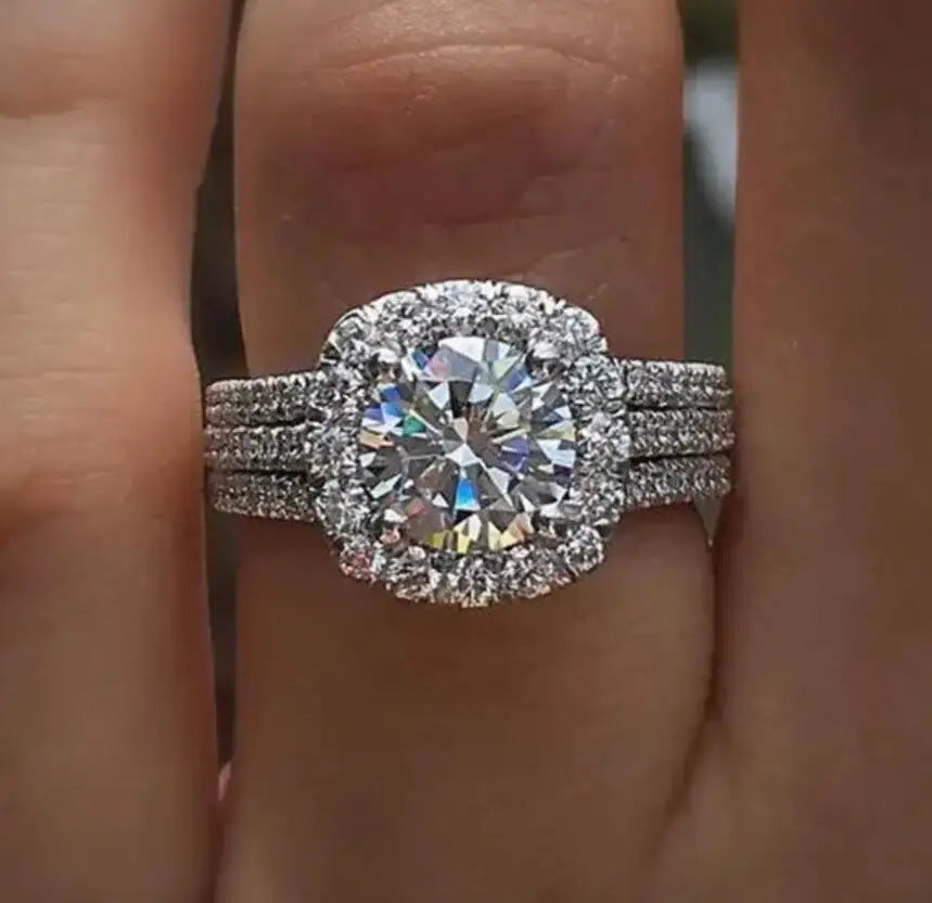 Klassinen Sormus ajattomalla viehätyksellä