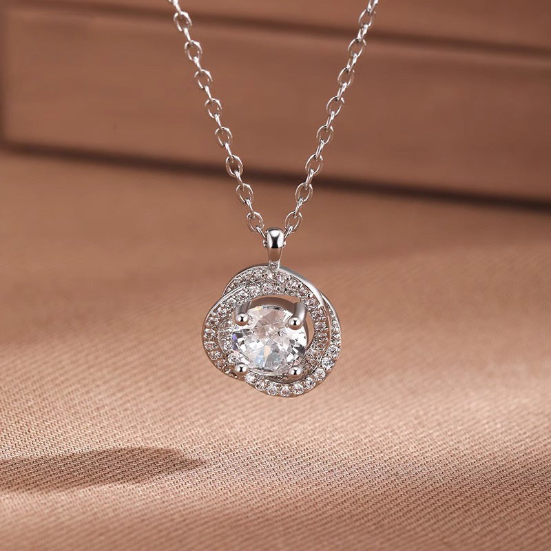 Herkkä käsityö Kaulakoru