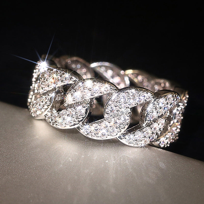 Hurmaava Sormus jokaiseen tilaisuuteen