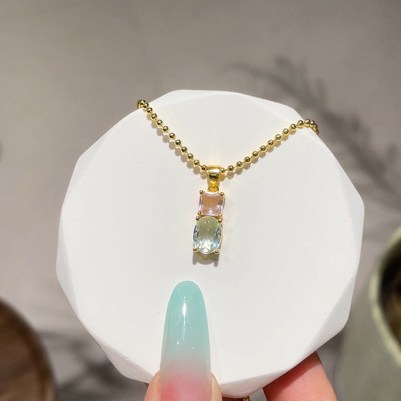 Klassinen Kaulakoru ajattomalla viehätyksellä