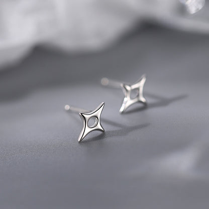 Kaunis Korvarengas ainutlaatuisella tyylillä