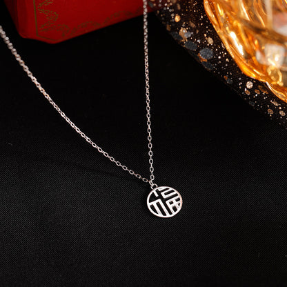 Klassinen Kaulakoru ajattomalla viehätyksellä