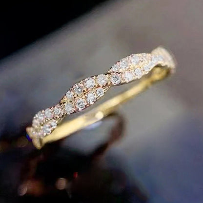 Klassinen Sormus ajattomalla viehätyksellä