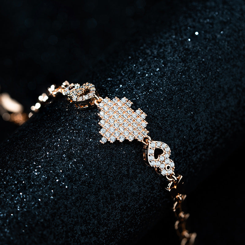 Klassinen Rannekoru ajattomalla viehätyksellä