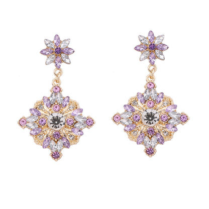 Kaunis Korvarengas ainutlaatuisella tyylillä