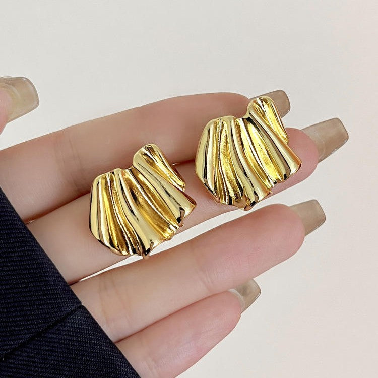 Klassinen Korvarengas ajattomalla viehätyksellä