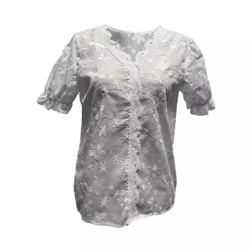 Effortlessly Elegant Blouse with a Timeless Design