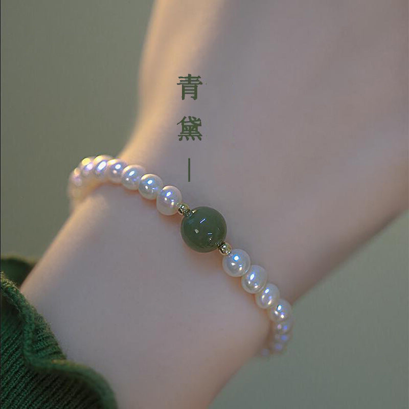 Klassinen Helmi Rannekoru ajattomalla viehätyksellä