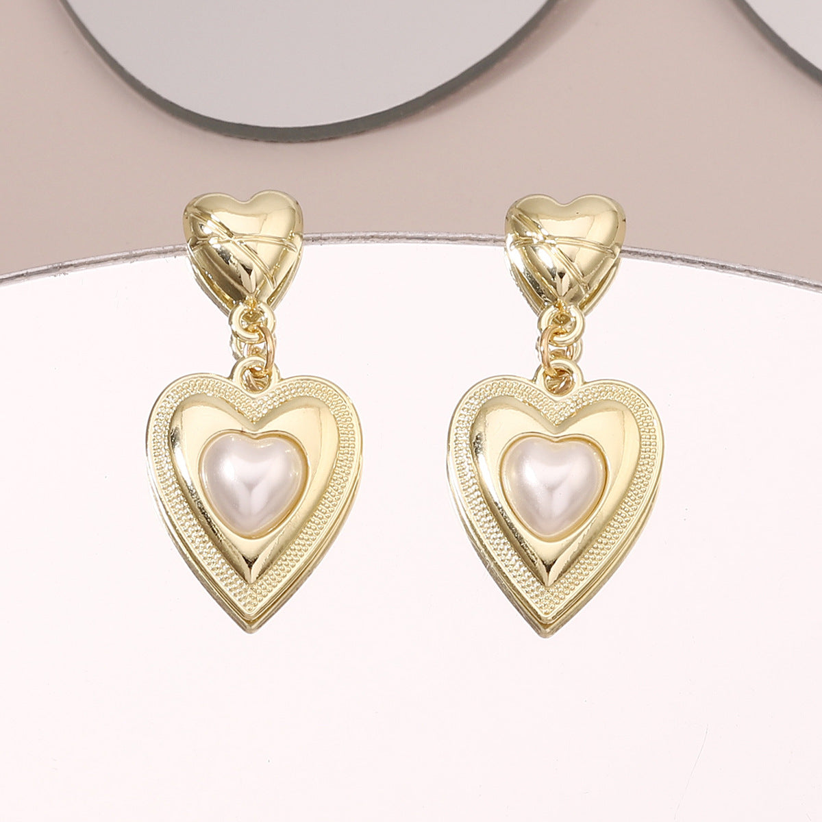 Elegantti Kulta Korvarengas jokaiseen tilaisuuteen