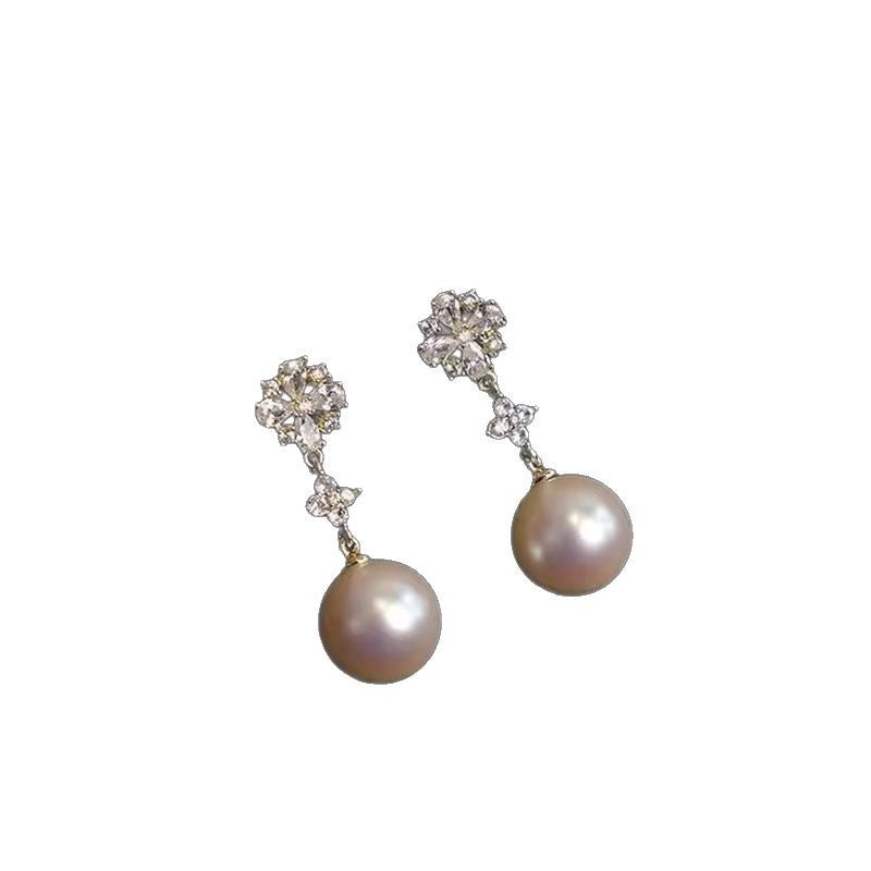 Klassinen Helmi Korvarengas ajattomalla viehätyksellä