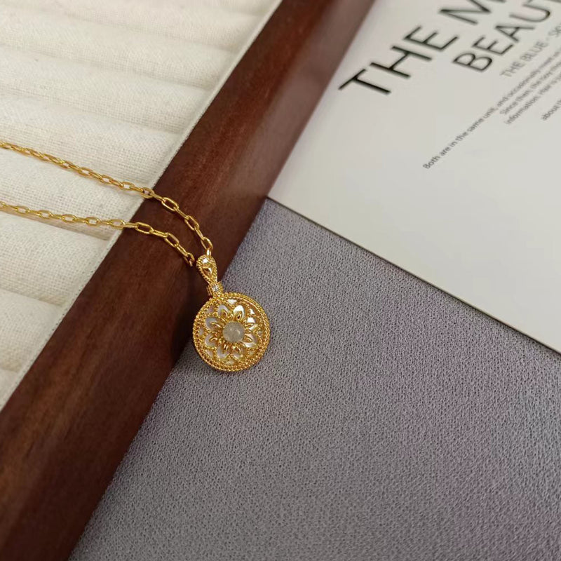 Herkkä käsityö Kaulakoru