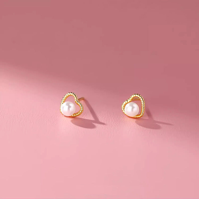 Kaunis Helmi Korvarengas ainutlaatuisella tyylillä