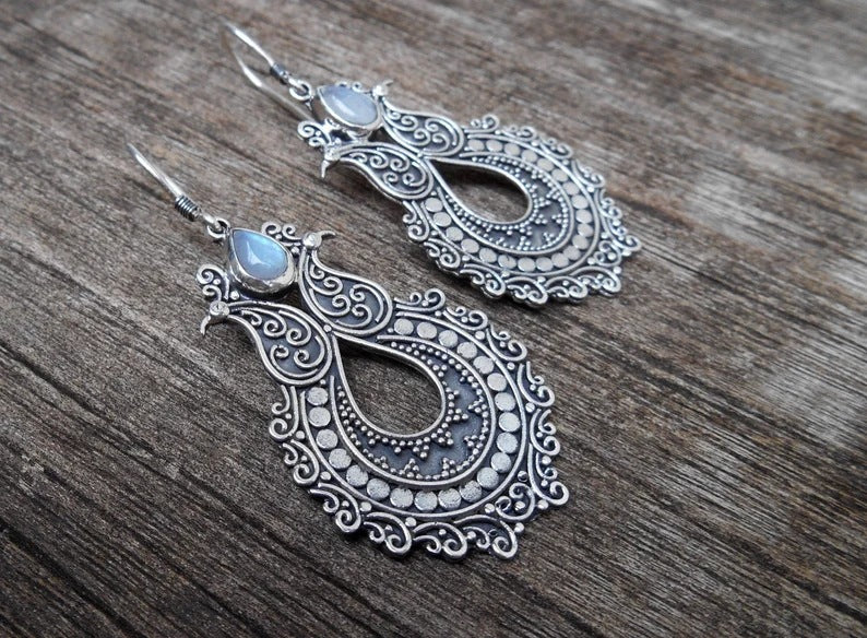 Klassinen Korvarengas ajattomalla viehätyksellä