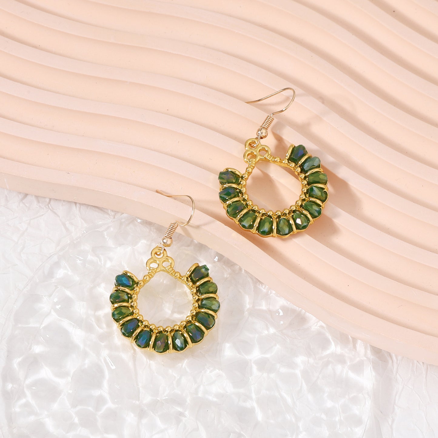 Elegantti Korvarengas jokaiseen tilaisuuteen