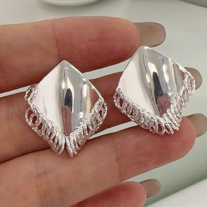 Hurmaava Hopea Korvarengas jokaiseen tilaisuuteen