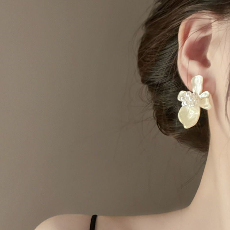 Hurmaava Helmi Korvarengas jokaiseen tilaisuuteen