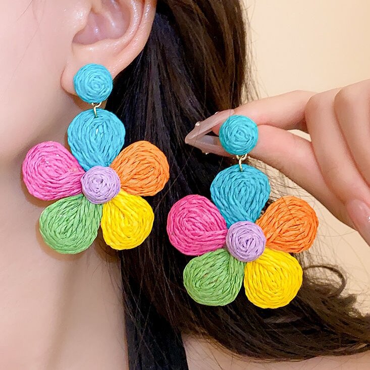 Kaunis Korvarengas ainutlaatuisella tyylillä