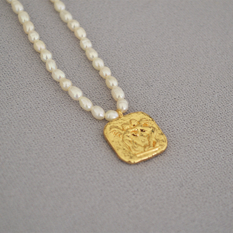 Romanttinen Kulta Kaulakoru erityisiin hetkiin