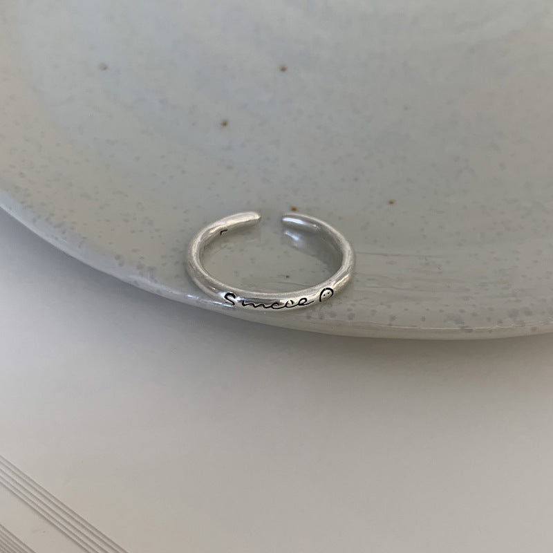 Klassinen Sormus ajattomalla viehätyksellä