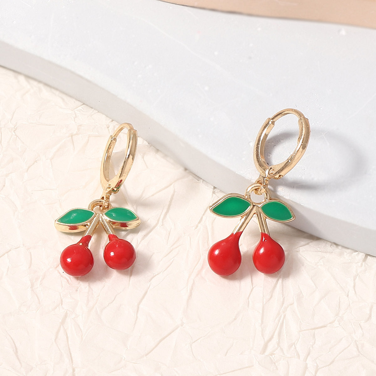 Kaunis Korvarengas ainutlaatuisella tyylillä