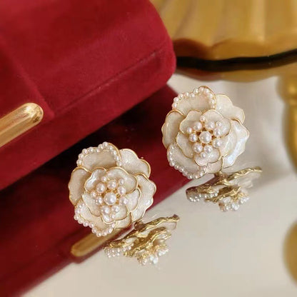 Hurmaava Helmi Korvarengas jokaiseen tilaisuuteen