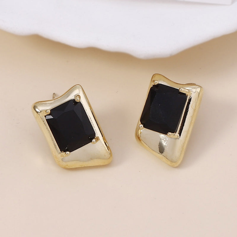 Kaunis Korvarengas ainutlaatuisella tyylillä