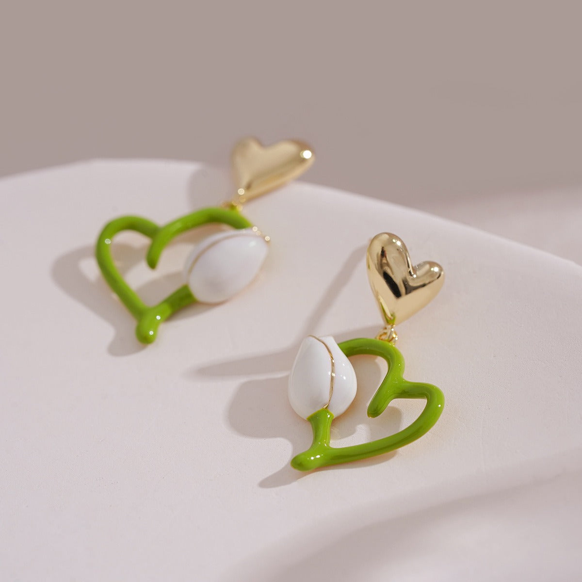 Klassinen Korvarengas ajattomalla viehätyksellä