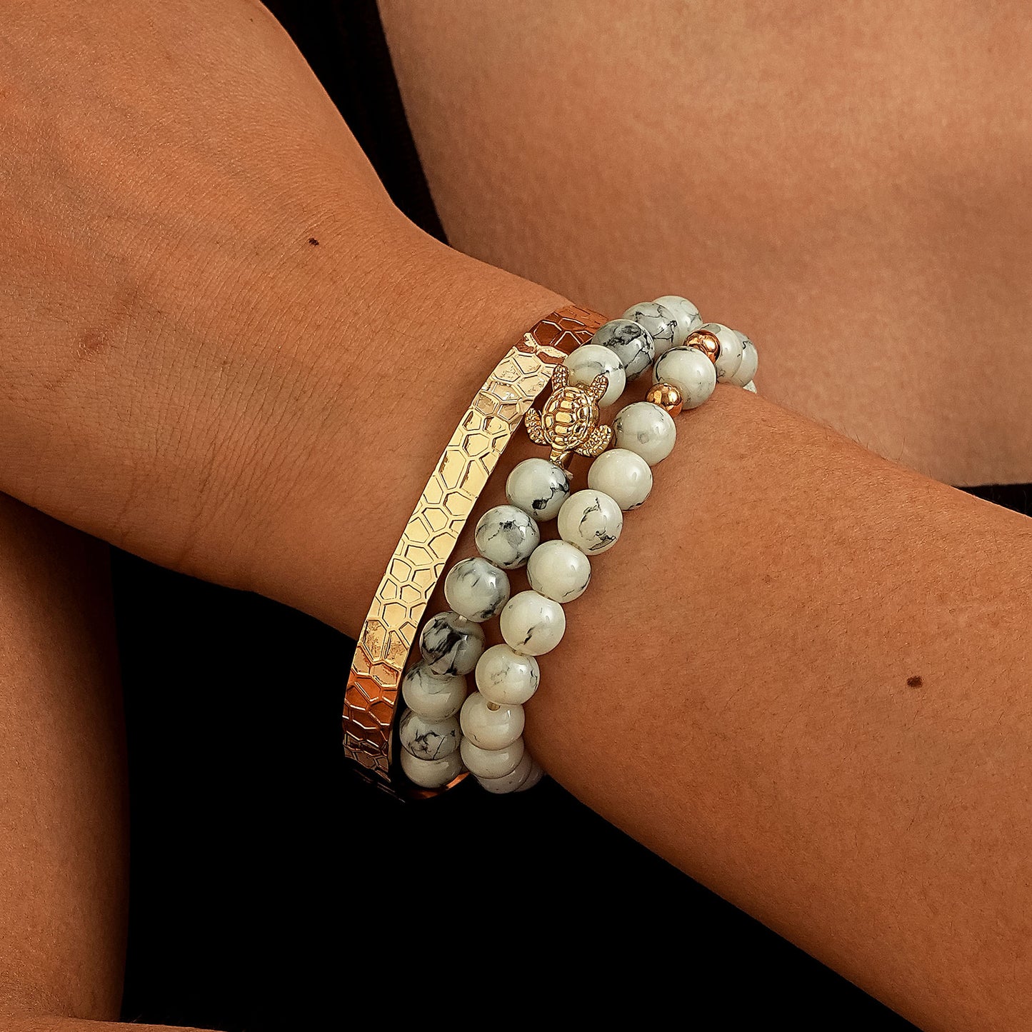 Klassinen Kulta Korusetti ajattomalla viehätyksellä