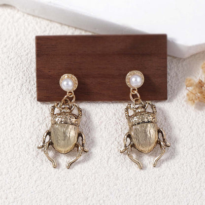 Klassinen Helmi Korvarengas ajattomalla viehätyksellä