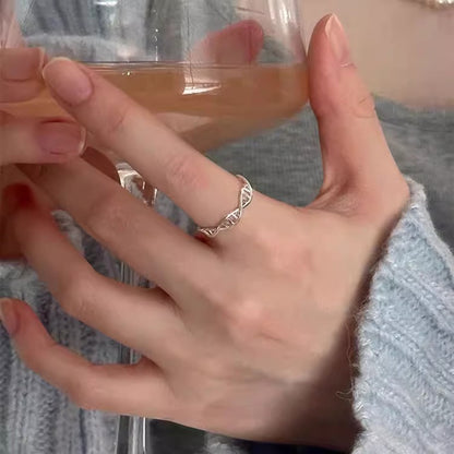 Klassinen Sormus ajattomalla viehätyksellä