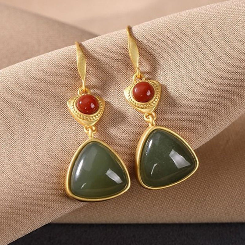 Klassinen Hopea Korvarengas ajattomalla viehätyksellä