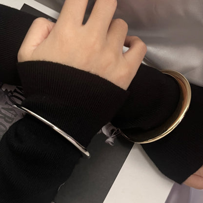 Klassinen Rannekoru ajattomalla viehätyksellä