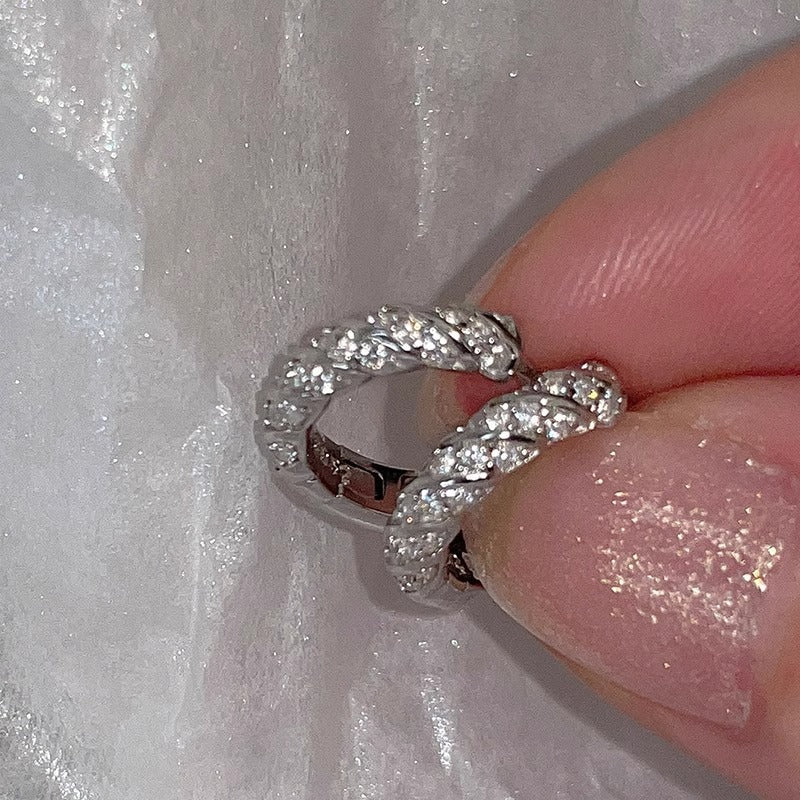 Kaunis Korvarengas ainutlaatuisella tyylillä