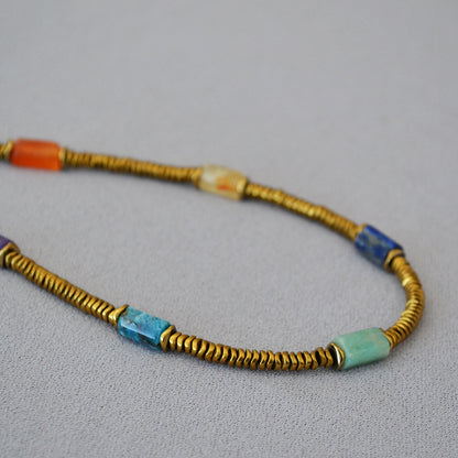 Klassinen Kaulakoru ajattomalla viehätyksellä