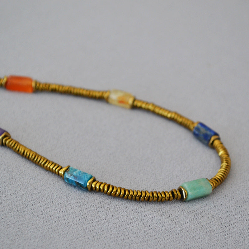 Klassinen Kaulakoru ajattomalla viehätyksellä