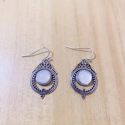 Klassinen Sormus ajattomalla viehätyksellä