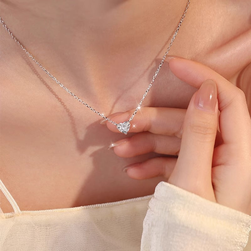 Klassinen Kaulakoru ajattomalla viehätyksellä