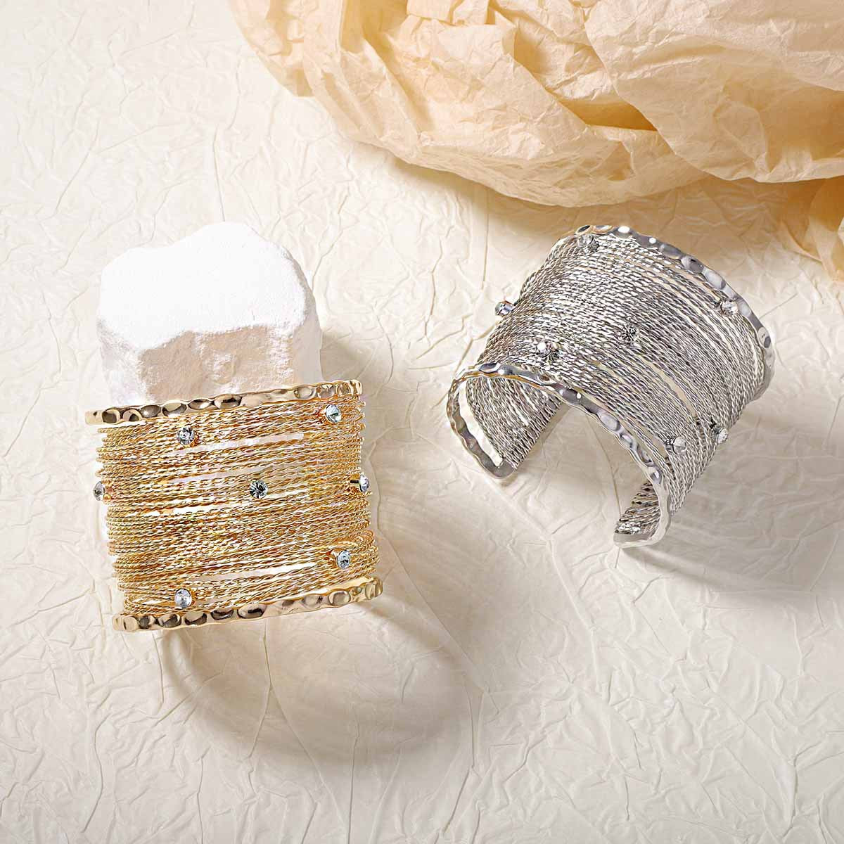 Klassinen Rannekoru ajattomalla viehätyksellä