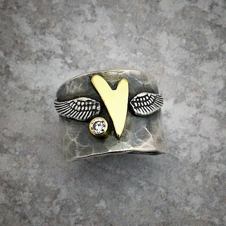 Romanttinen Sormus erityisiin hetkiin