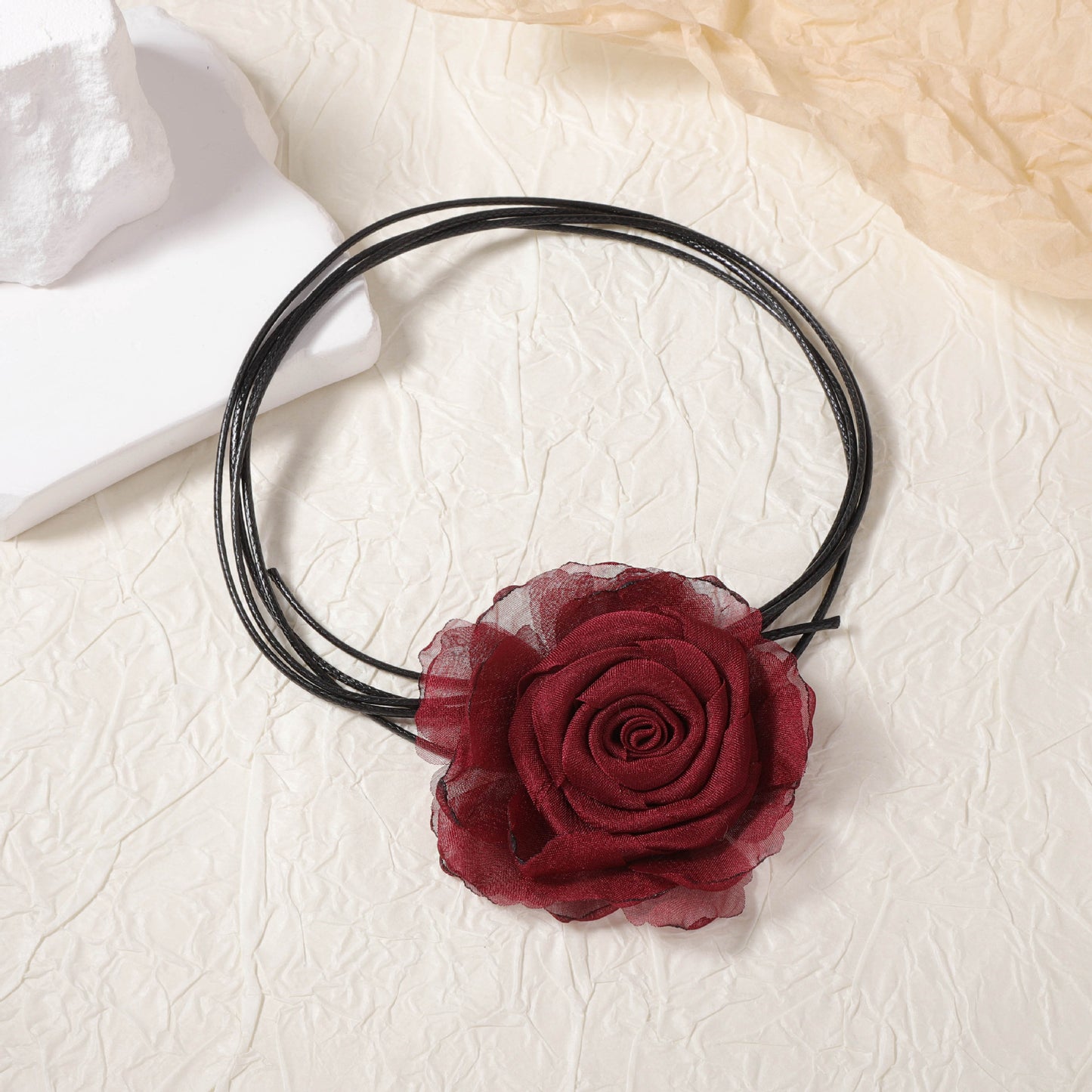 Hurmaava Kaulakoru jokaiseen tilaisuuteen