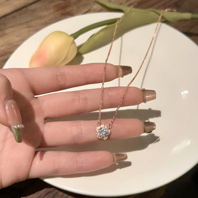 Hurmaava Kaulakoru jokaiseen tilaisuuteen