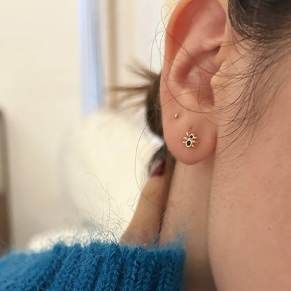 Kaunis Korvarengas ainutlaatuisella tyylillä