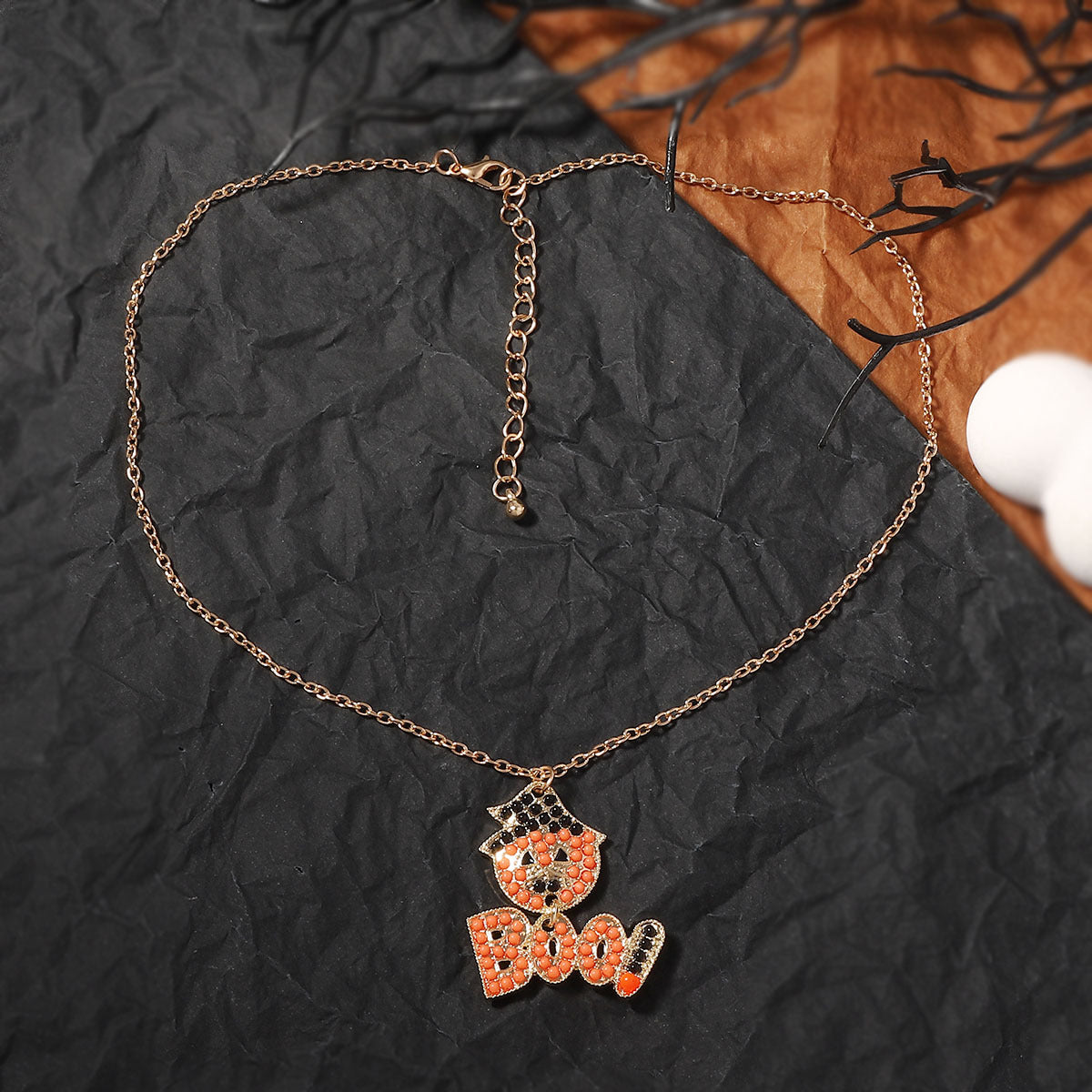 Hurmaava Kaulakoru jokaiseen tilaisuuteen