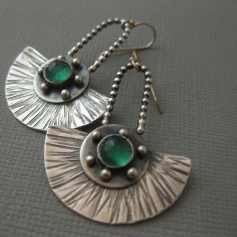 Klassinen Korvarengas ajattomalla viehätyksellä