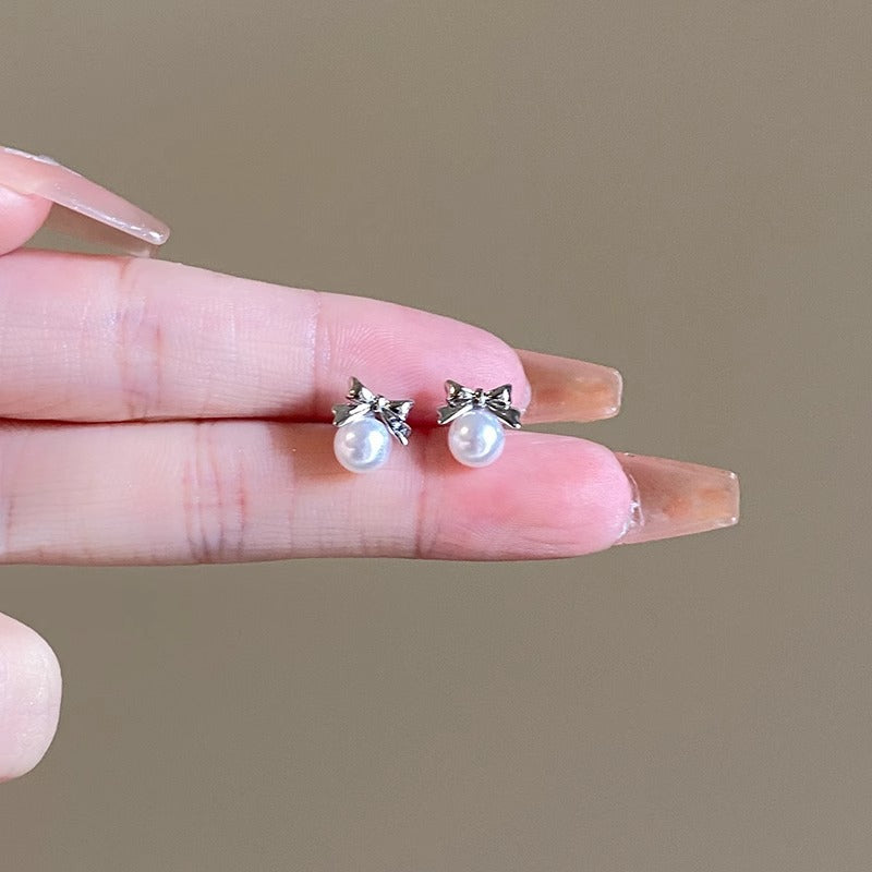 Klassinen Helmi Korvarengas ajattomalla viehätyksellä